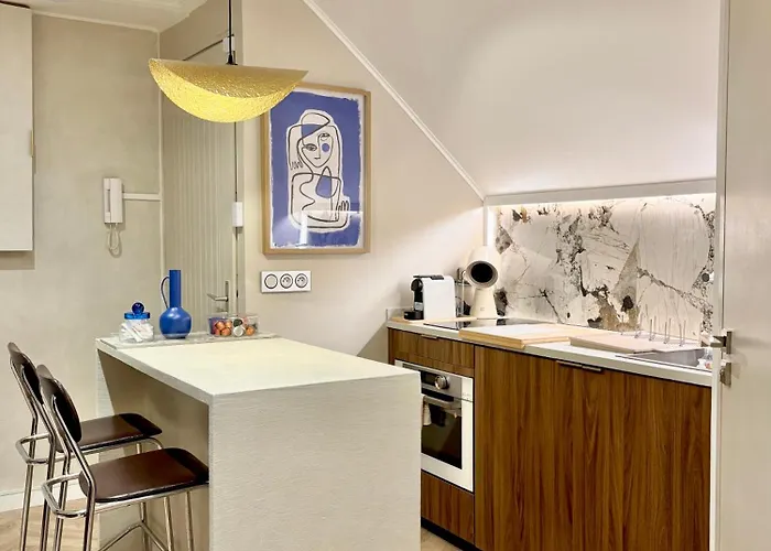 La Media, Elegante En Centre-ville, Avec Vue